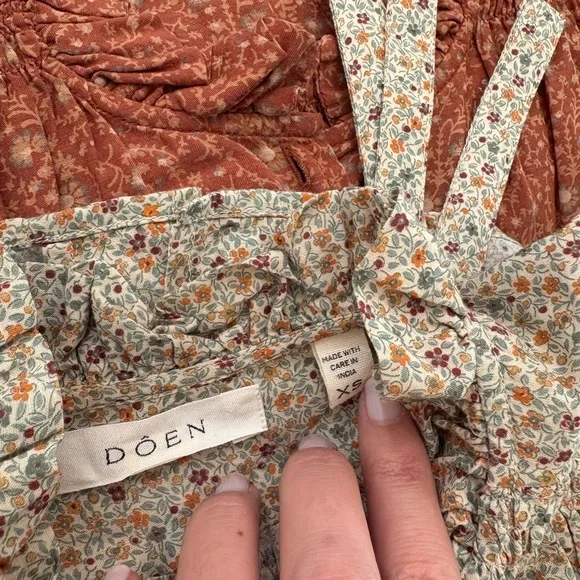 Bundle of two Doen Rose Blouses (XS) - Picture 2 of 4